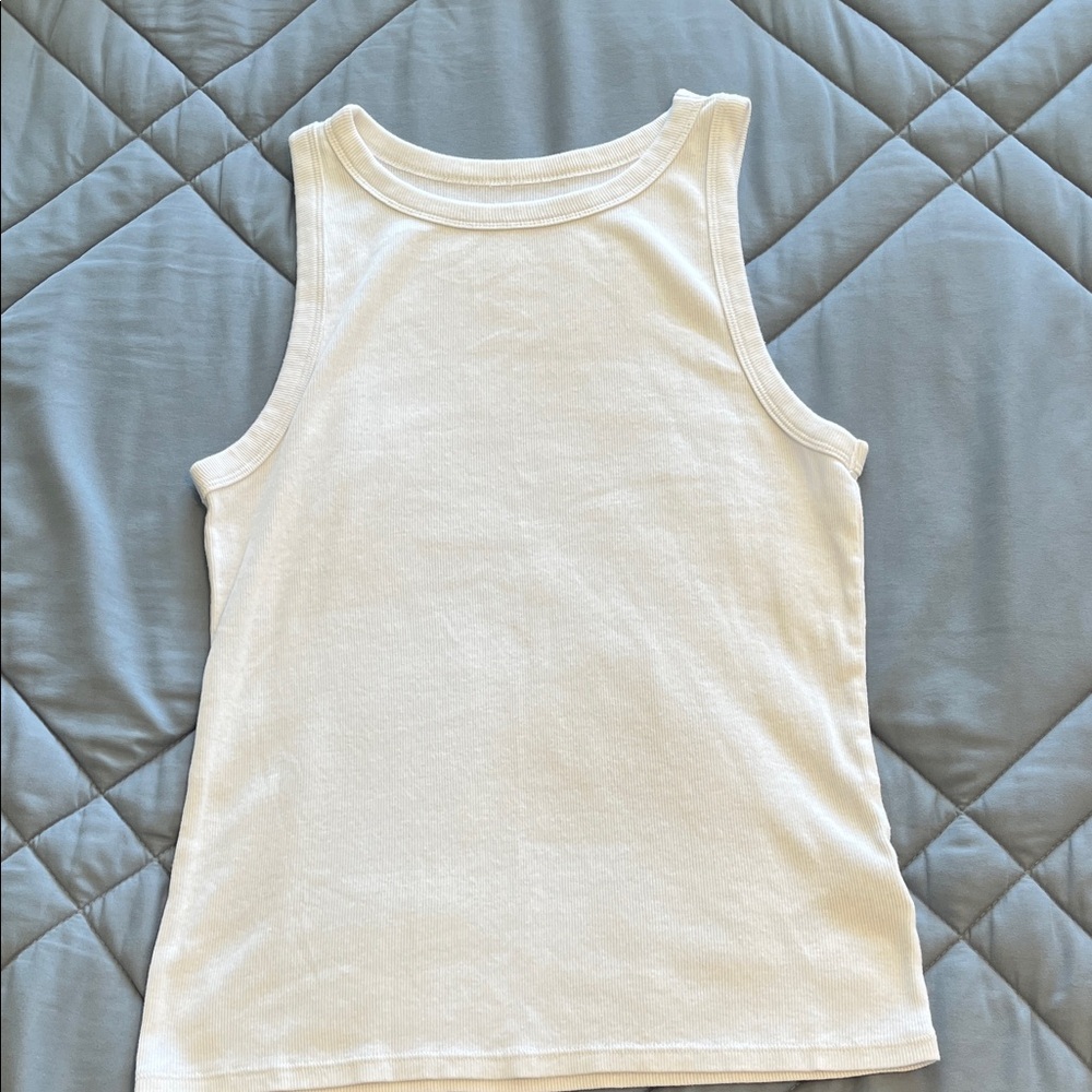 Lot of a new day layering tanks - Picture 8 of 15